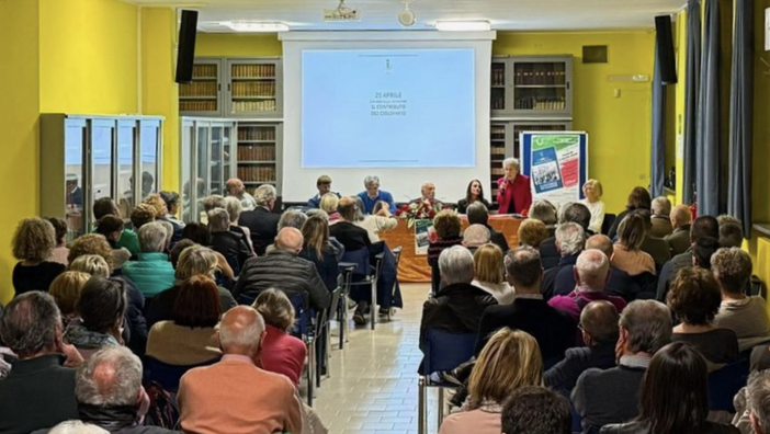 Il pubblico presente alla presentazione del libro scritto da  Ermina Ardissino e Raimonda Bresciani con la collaborazione di Gianpaolo Arborio