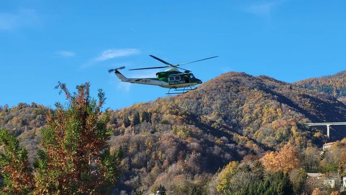 Allarme per un'auto abbandonata, ricerche in corso al ponte della Pistolesa