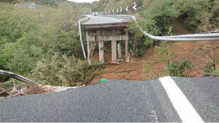 Crolla viadotto della autostrada A6 tra Savona e Altare (VIDEO IN DIRETTA) Crolla viadotto della autostrada A6 tra Savona e Altare (VIDEO IN DIRETTA)
