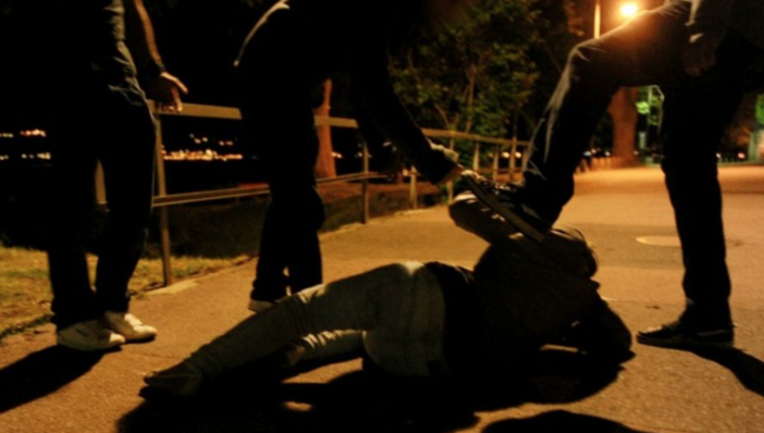 Rissa da far west a Gattinara: 4 denunciati, tra loro una minorenne Rissa da far west a Gattinara: 4 denunciati, tra loro una minorenne