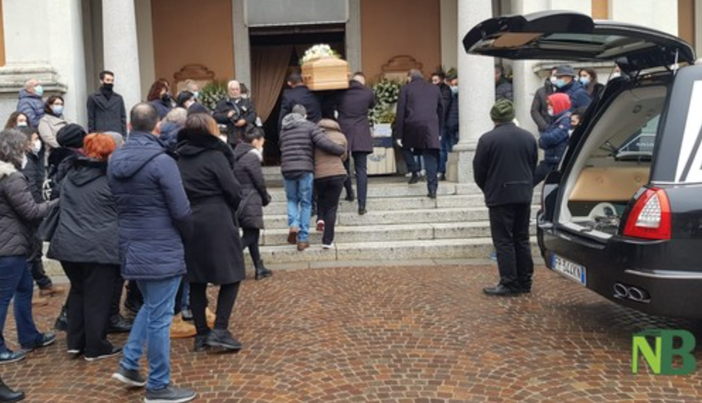 Cossato piange Emanuele Rinaldi, l'ultimo saluto al 15enne morto in un incidente Cossato piange Emanuele Rinaldi, l'ultimo saluto al 15enne morto in un incidente