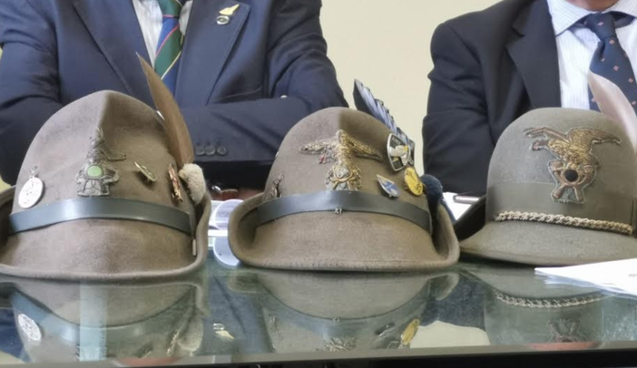 Gli Alpini ricordano don Pollo e don Luigi. E giovedì inizia la festa del gruppo Porta Torino