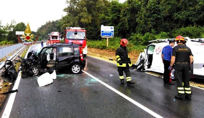Serravalle, le immagini del terribile schianto Serravalle, le immagini del terribile schianto