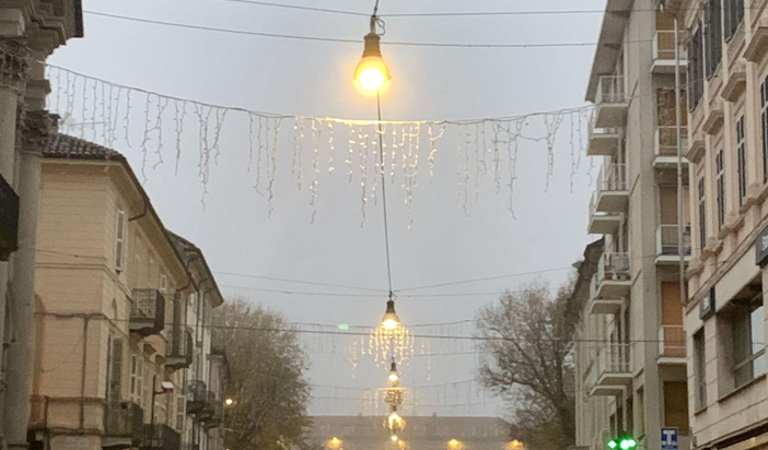 Sabato si accendono le "Luci di Natale su Vercelli": addobbi in tutta la città e un grande albero in piazza Cavour