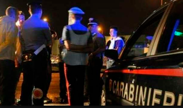 Botte e minacce a uno studente: denunciati cinque "buttafuori"