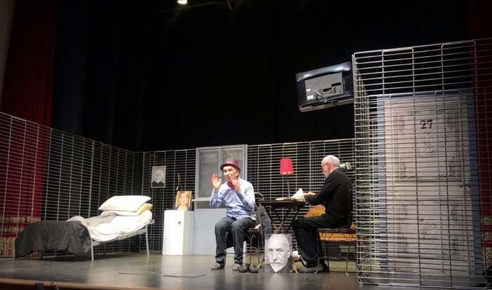 Sorridere, ridere, poi piangere: è "La felicità" di Giovanni Mongiano Sorridere, ridere, poi piangere: è "La felicità" di Giovanni Mongiano