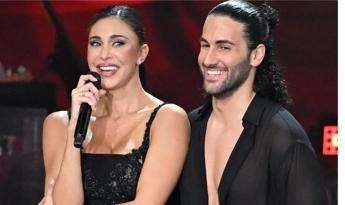 Ballando, Belen incanta: "Milly trovami marito". Poi il botta e risposta con Lucarelli Ballando, Belen incanta: "Milly trovami marito". Poi il botta e risposta con Lucarelli