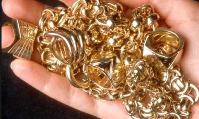 Chiusi dal Questore due Compro-Oro: denunciati i titolari
