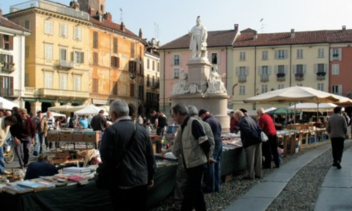 Banchi più piccoli e scompare l'imbuto di via Cavour: venerdì debutta il nuovo mercato