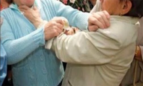 Borgosesia, parapiglia in strada: due colleghi vengono alle mani Borgosesia, parapiglia in strada: due colleghi vengono alle mani