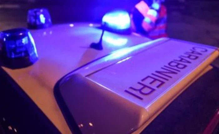 Sorpreso a rubare su un'auto con il cacciavite, 19enne finisce in manette Sorpreso a rubare su un'auto con il cacciavite, 19enne finisce in manette