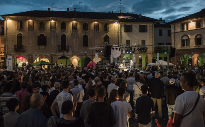 Passeggiando tra musica e sapori: Vercelli si prepara alla Notte Bianca Passeggiando tra musica e sapori: Vercelli si prepara alla Notte Bianca