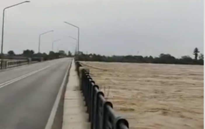 La situazione al ponte sulla Sesia