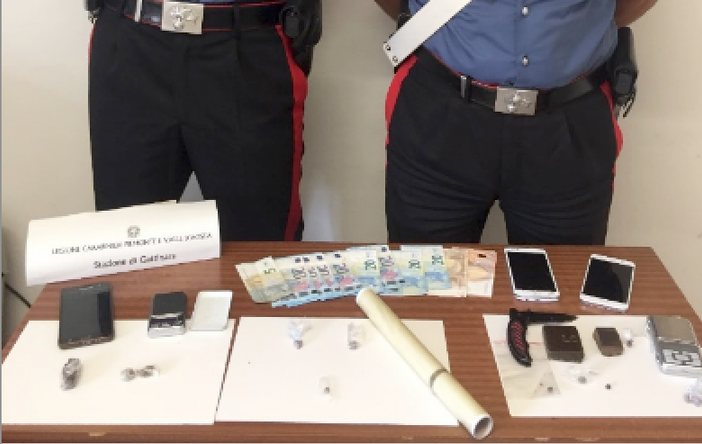 Uno spacciatore in manette e uno denunciato