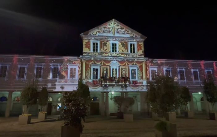 Giochi di luce e videomapping accendono piazza del Municipio Giochi di luce e videomapping accendono piazza del Municipio
