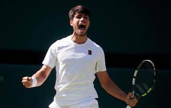 Australian Open, Alcaraz sfida Sinner e 'snobba' la scaramanzia: "Ho già scelto il tatuaggio per la vittoria" Australian Open, Alcaraz sfida Sinner e 'snobba' la scaramanzia: "Ho già scelto il tatuaggio per la vittoria"