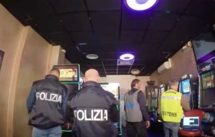 Vasta operazione contro il gioco illegale: a Vercelli due denunce, 13 dispositivi sequestrati e sanzioni per 134.300 euro - VIDEO
