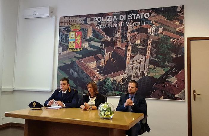 Da sin. Il Commissario Capo De Vito, il Questore Lavezzaro e il dirigente della Mobile Papulino Da sin. Il Commissario Capo De Vito, il Questore Lavezzaro e il dirigente della Mobile Papulino