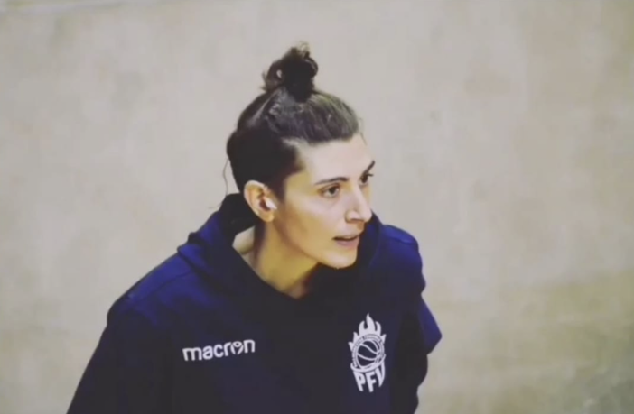 Adriana Coralluzzo, giocatrice della Pallacanestro Vercelli e allenatrice (mini basket, esordienti Bugs, Under 19 PFV) Adriana Coralluzzo, giocatrice della Pallacanestro Vercelli e allenatrice (mini basket, esordienti Bugs, Under 19 PFV)