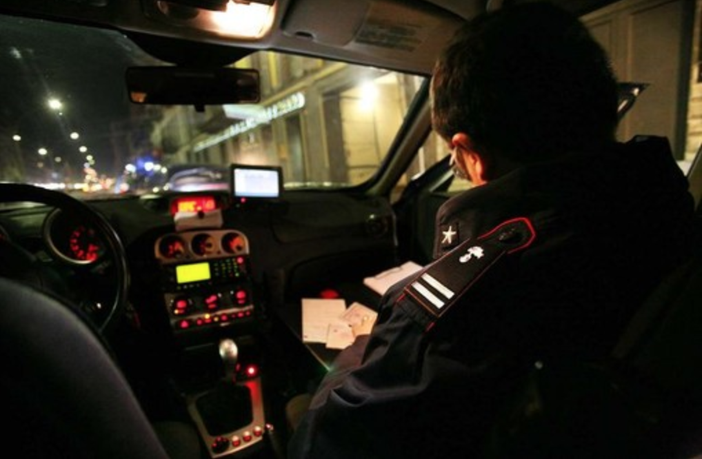 Auto ribaltata in un campo, ma del conducente nessuna traccia Auto ribaltata in un campo, ma del conducente nessuna traccia