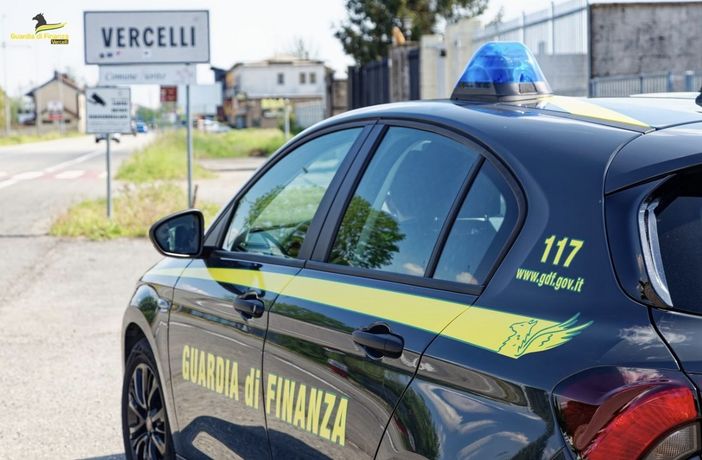 Due immobili, auto, denaro, opere d'arte e gioielli: confiscati beni per 1,4 milioni a due condannati Due immobili, auto, denaro, opere d'arte e gioielli: confiscati beni per 1,4 milioni a due condannati