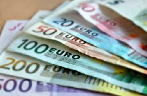 Nella scrivania del presidente della Val d'Aosta 25mila euro in contanti Nella scrivania del presidente della Val d'Aosta 25mila euro in contanti