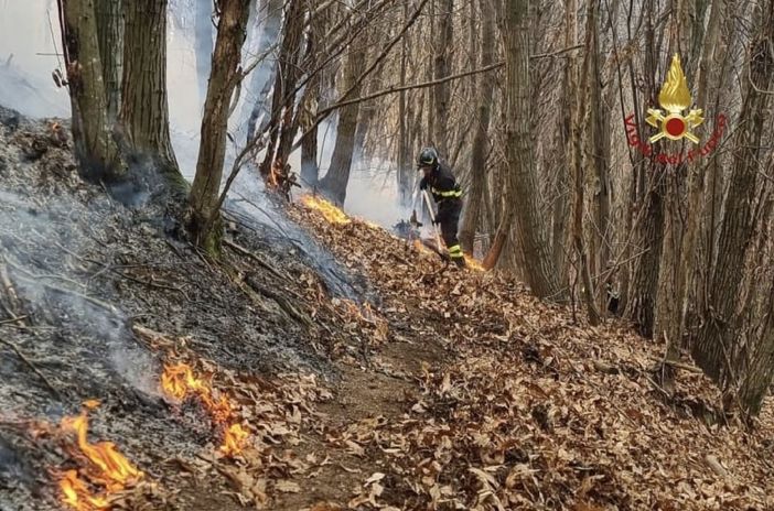 Sette squadre dei Vigili del Fuoco e nove dell'Aib al lavoro sull'incendio di Breia - FOTO E VIDEO Sette squadre dei Vigili del Fuoco e nove dell'Aib al lavoro sull'incendio di Breia - FOTO E VIDEO