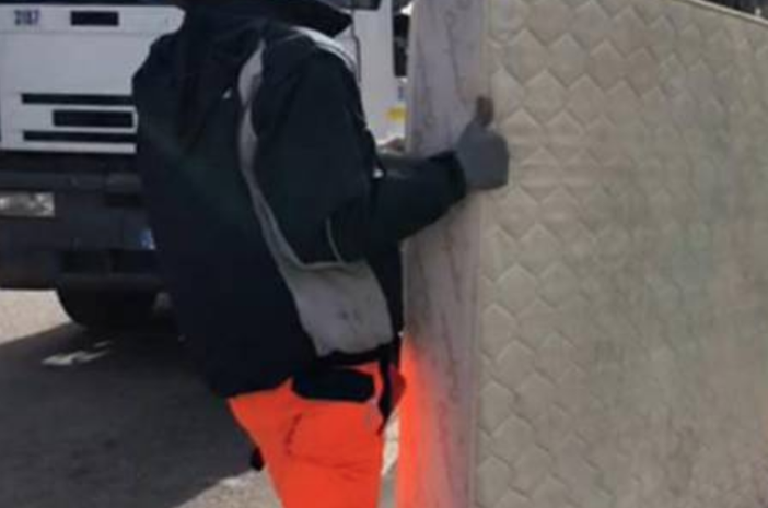 Asm: il ritiro degli ingombranti si prenota anche online Asm: il ritiro degli ingombranti si prenota anche online