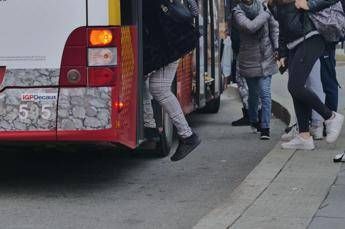 Vicenza, 15enne disabile scaricato dal bus: procedimento disciplinare per l’autista Vicenza, 15enne disabile scaricato dal bus: procedimento disciplinare per l’autista