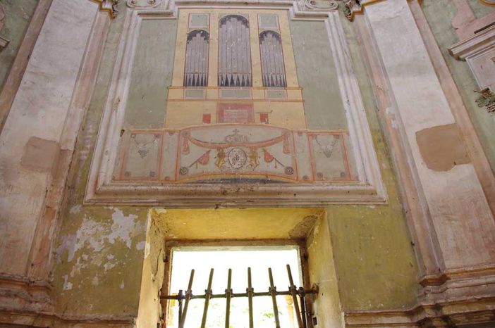 Lo spartito del diavolo, singolare composizione affrescata all'interno della Madonna delle Vigne Lo spartito del diavolo, singolare composizione affrescata all'interno della Madonna delle Vigne