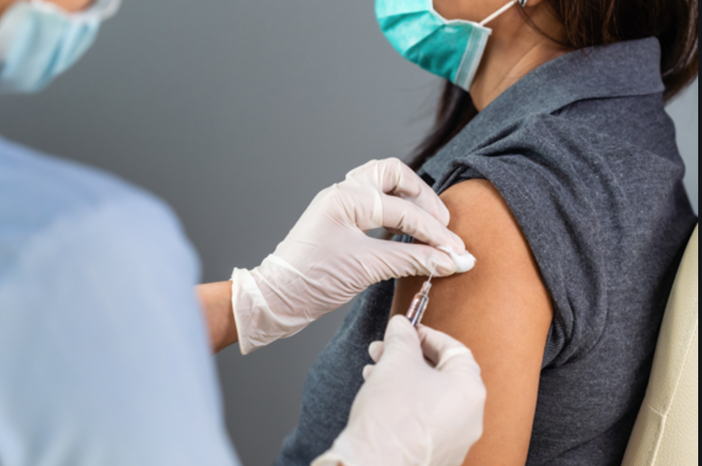 Covid e influenza, al via la campagna vaccinale Covid e influenza, al via la campagna vaccinale