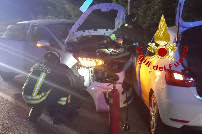 Scontro a Quinto: conducente ferita e incastrata nell'auto - foto Scontro a Quinto: conducente ferita e incastrata nell'auto - foto