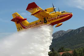 Fiamme in Valle Artogna, al lavoro anche due Canadair Fiamme in Valle Artogna, al lavoro anche due Canadair
