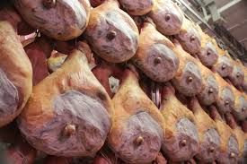 Rubano 5 mila euro di prosciutti