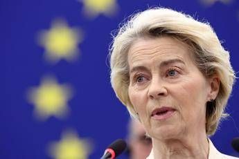 Commissione Ue: "Operazioni russe dietro mozione censura contro Von der Leyen"