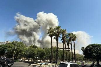 Siria, Israele attacca quartier generale comando militare a Damasco: "I colpi più duri sono iniziati" Siria, Israele attacca quartier generale comando militare a Damasco: "I colpi più duri sono iniziati"