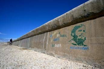 Trump, Cuba nel mirino: "Stop petrolio dal Venezuela, consiglio un accordo"