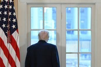 Iran, Trump rallenta: attacco congelato ma opzione militare resta Iran, Trump rallenta: attacco congelato ma opzione militare resta