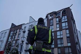 Ucraina, missili e droni sulle città: 5 morti a Kharkiv