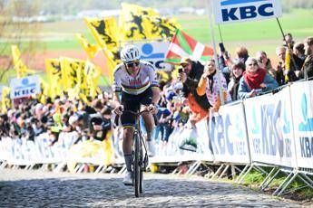 Pogacar pigliatutto, trionfa al Giro delle Fiandre per la terza volta Pogacar pigliatutto, trionfa al Giro delle Fiandre per la terza volta