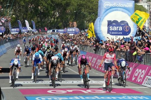 BuonGiro. Clarke e De Marchi beffati a Napoli ma sono IL ciclismo. Campo Imperatore, fateci divertire BuonGiro. Clarke e De Marchi beffati a Napoli ma sono IL ciclismo. Campo Imperatore, fateci divertire