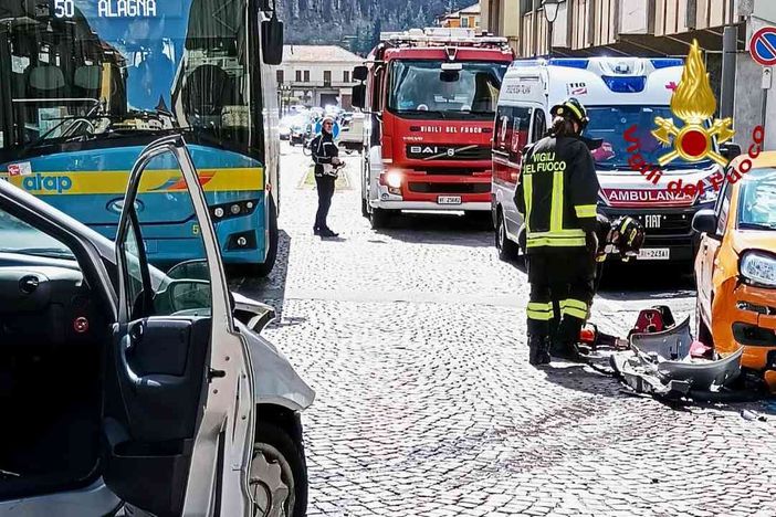 Colpito da malore, finisce contro un'altra auto Colpito da malore, finisce contro un'altra auto