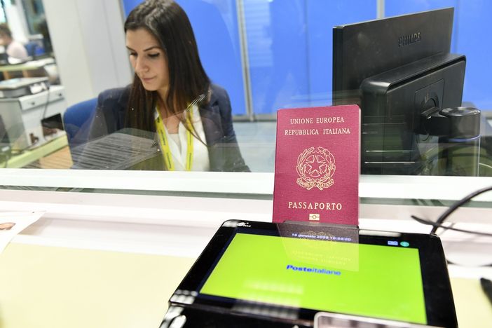 Poste Italiane estende il rilascio del passaporto a 74 uffici della provincia di Vercelli