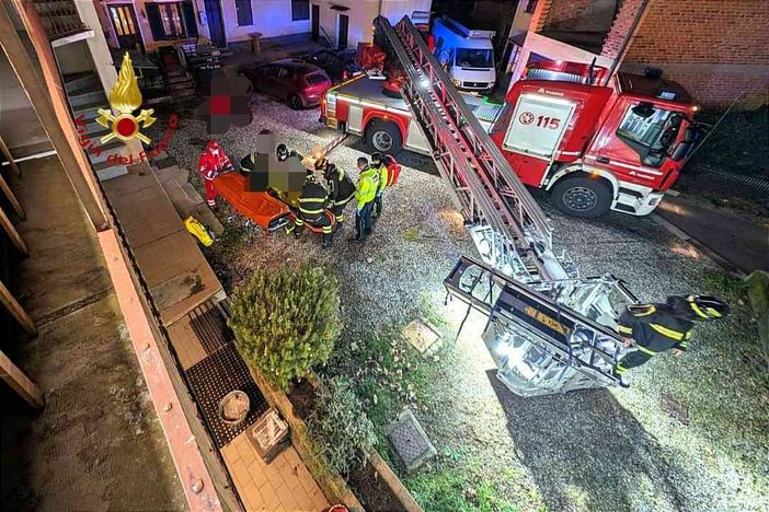 Malore in casa, intervengono i Vigili del Fuoco Malore in casa, intervengono i Vigili del Fuoco