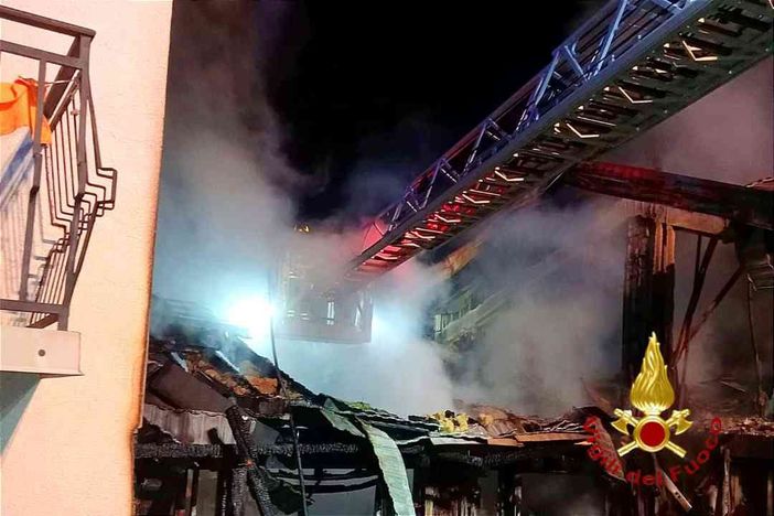 Incendio in una casa di Scopello: una persona ferita - foto Incendio in una casa di Scopello: una persona ferita - foto