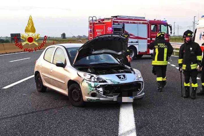 Incidente sulla A4, mezzi di soccorso al lavoro Incidente sulla A4, mezzi di soccorso al lavoro