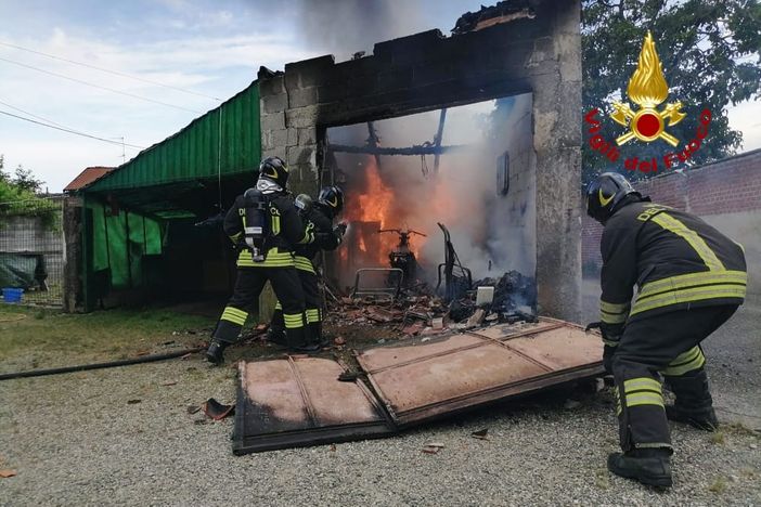 Ronsecco, a fuoco un garage Ronsecco, a fuoco un garage
