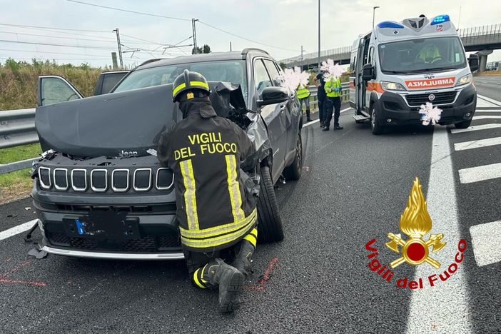 Incidente a Carisio, danni ai mezzi ma nessun ferito Incidente a Carisio, danni ai mezzi ma nessun ferito