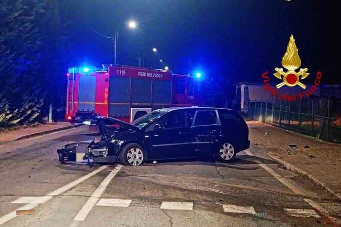 Incidente nella notte: tre persone coinvolte