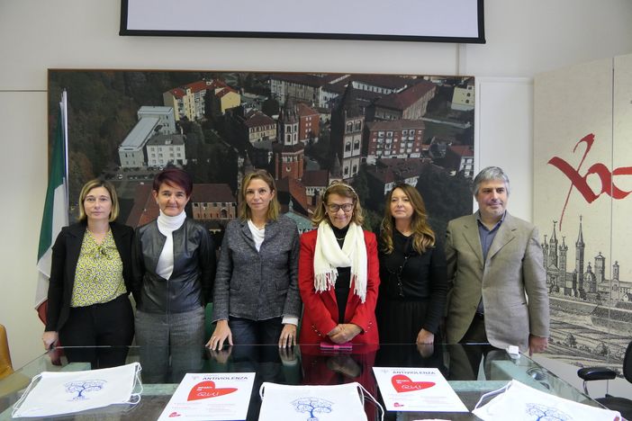 Centro antiviolenza Eos: 76 richieste di aiuto. In aumento le donne straniere